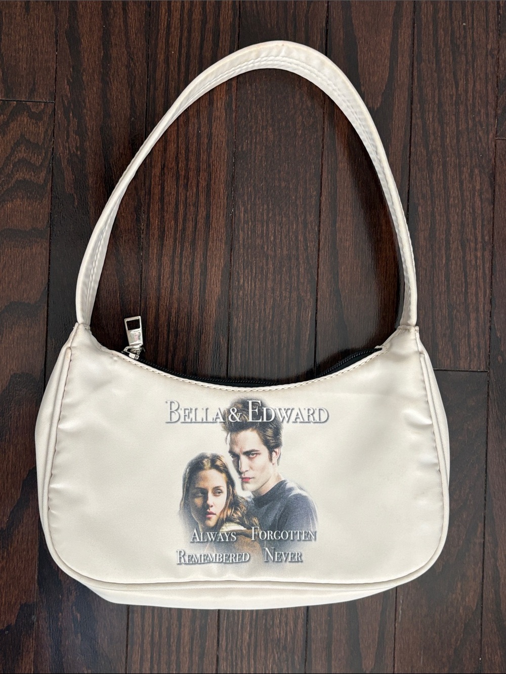 TWILIGHT Bella & Edward Cream Shoulder Bag by Praying “vampire love bag”